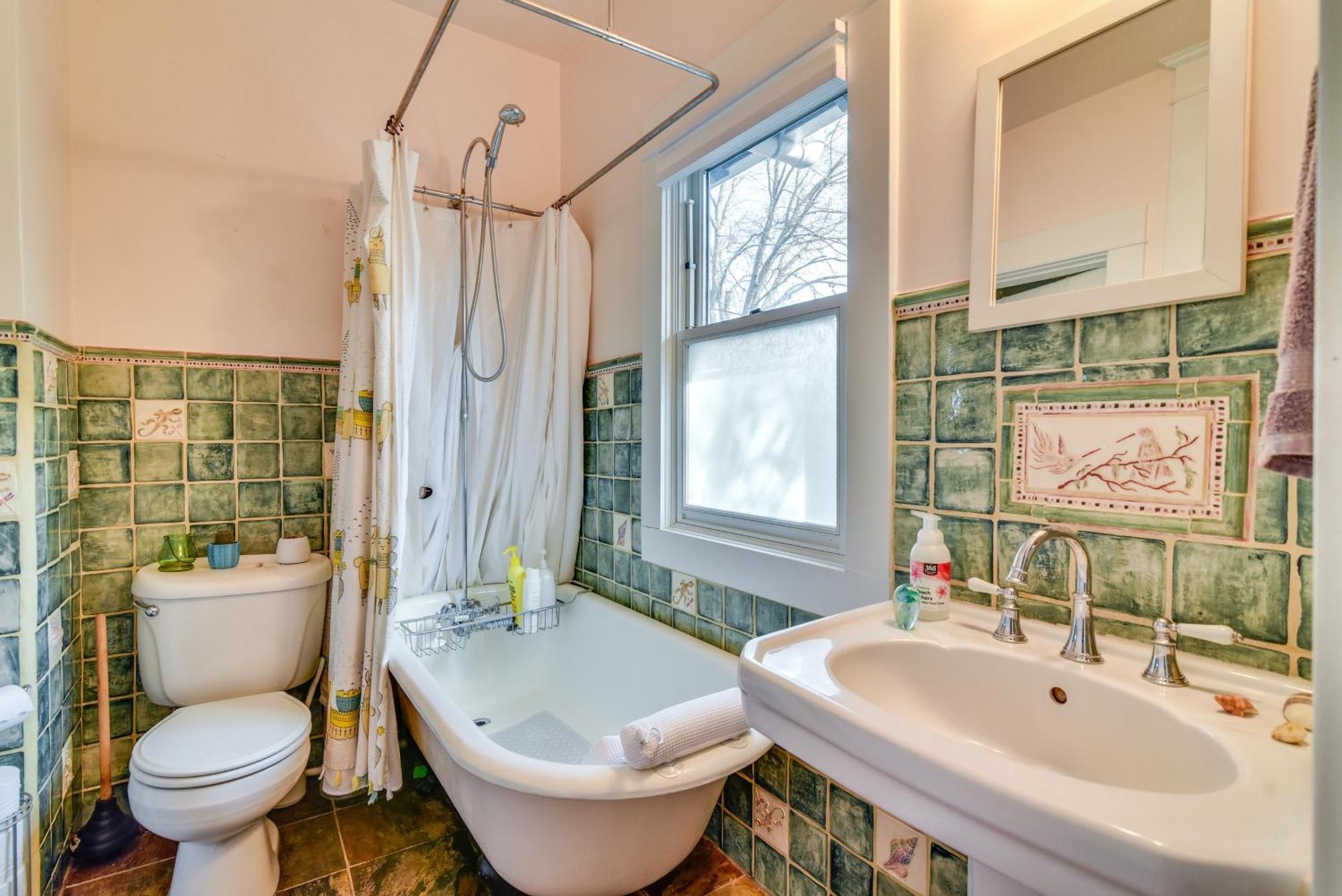 Vintage Sellwood Bungalow - Kayaks Provided!