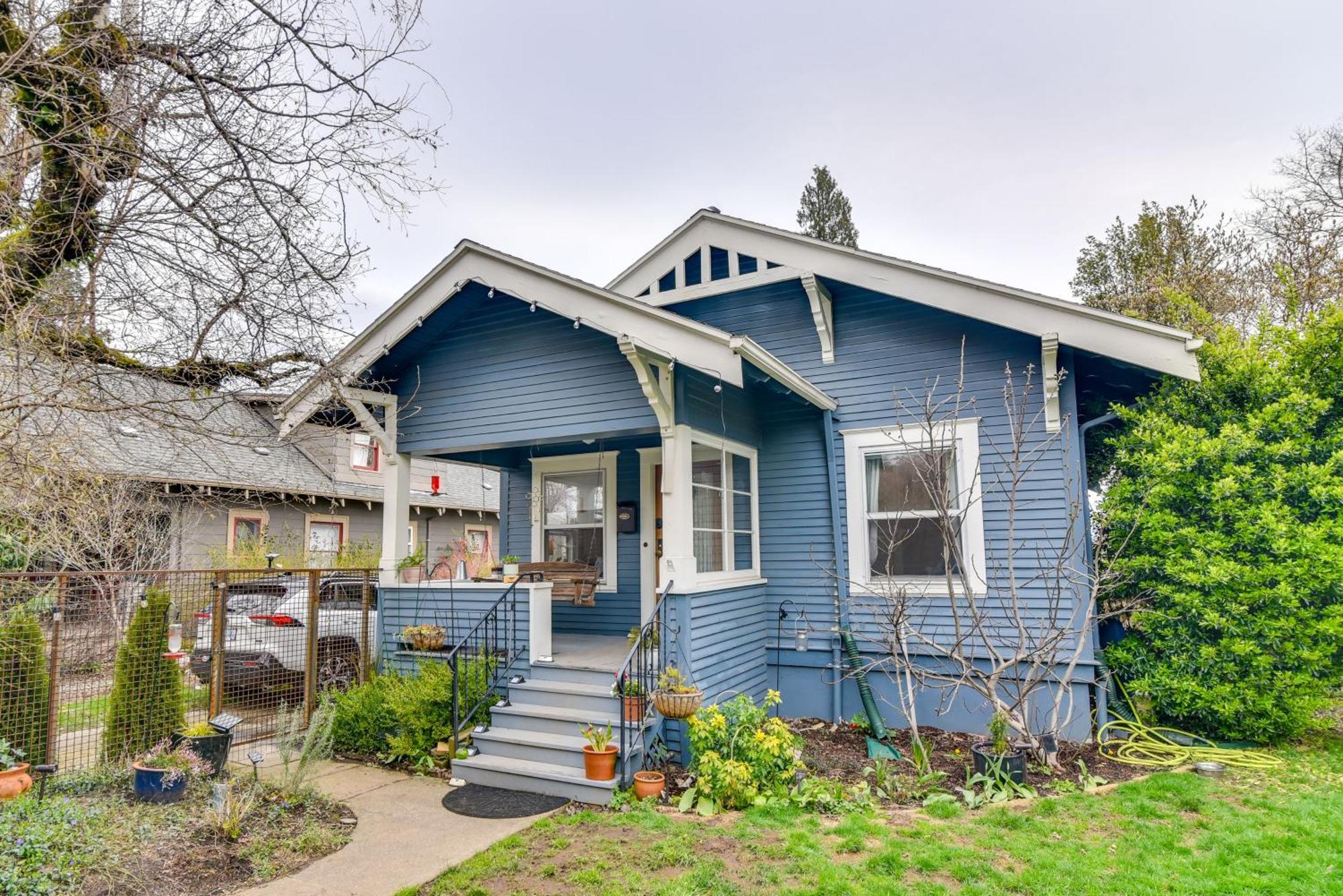 Vintage Sellwood Bungalow - Kayaks Provided! Portland